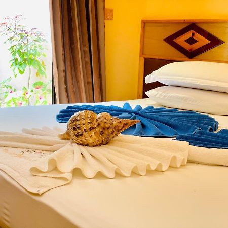 Siesta Beach Hotel Maafushi Eksteriør billede