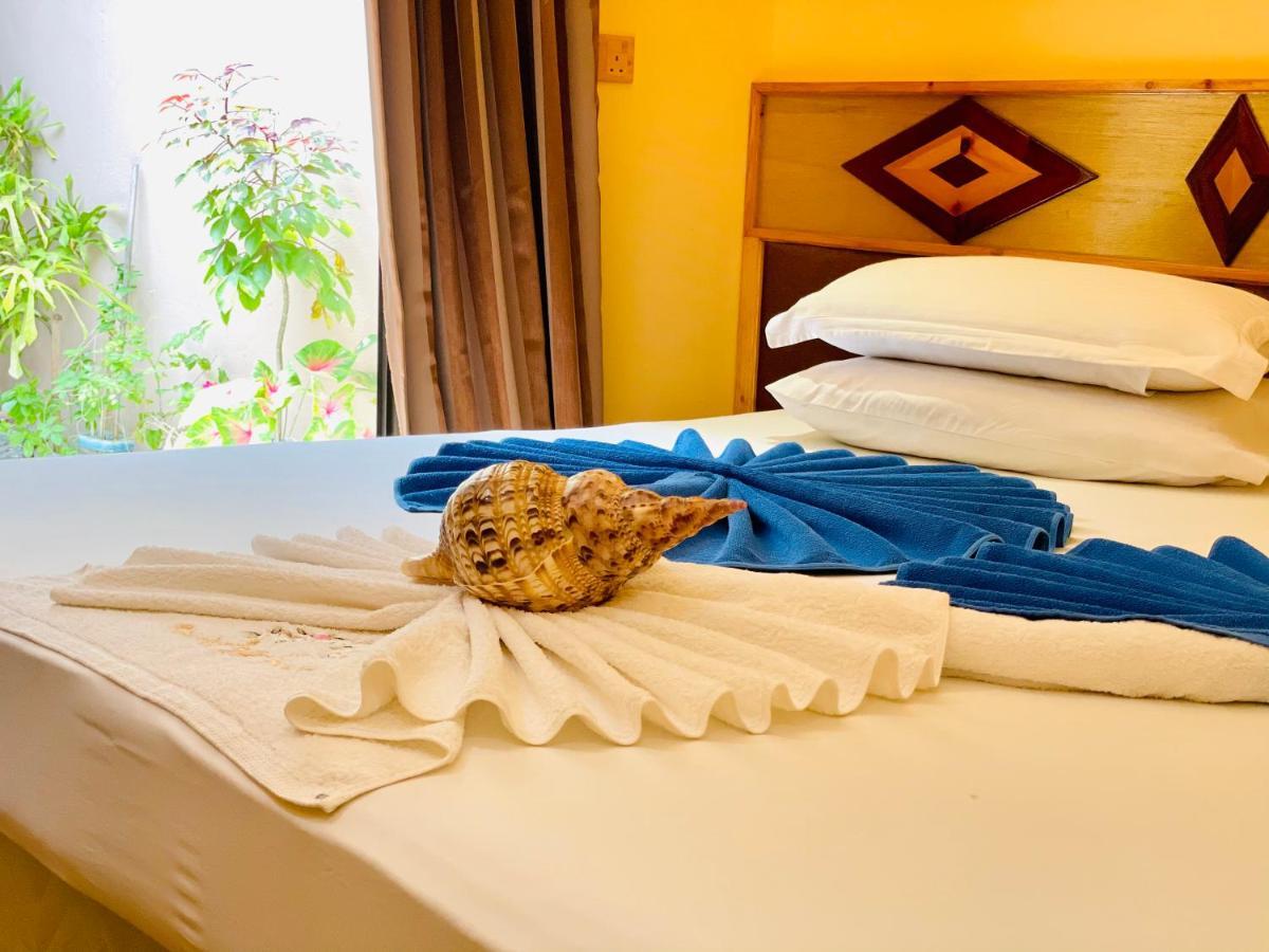 Siesta Beach Hotel Maafushi Eksteriør billede