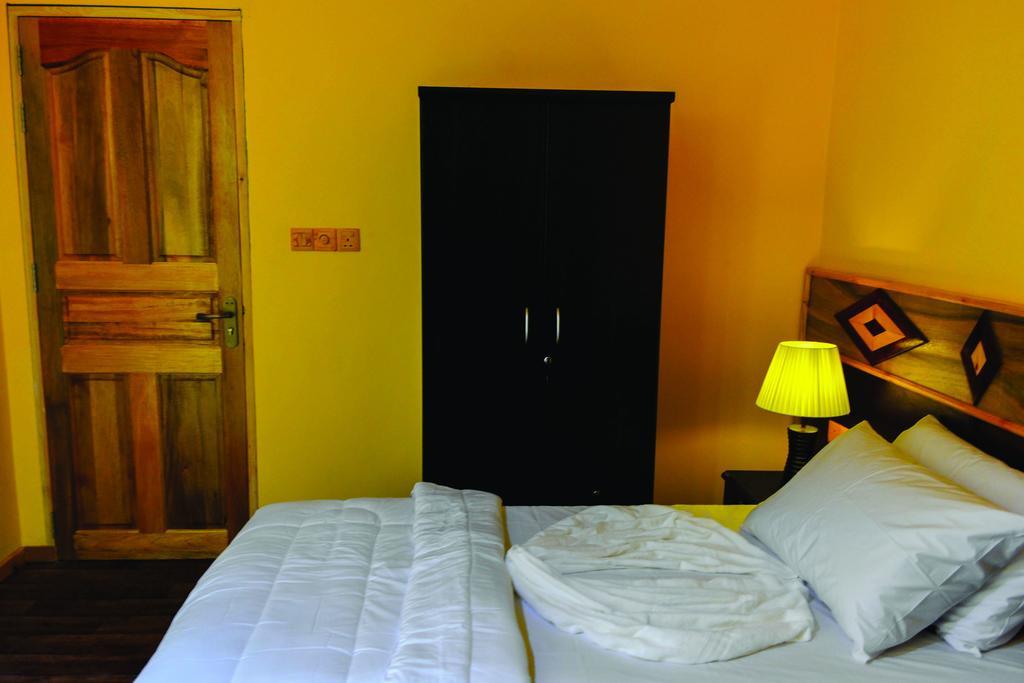 Siesta Beach Hotel Maafushi Eksteriør billede